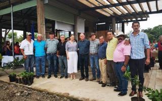 Un total de 66 personas en condición de pobreza de Coopecerroazul R.L., ubicada en Nandayure, Guanacaste, se verán beneficiadas con un aporte de ¢25 millones para la compra de maquinaria que permita dar valor agregado a la producción y comercialización de cítricos.
