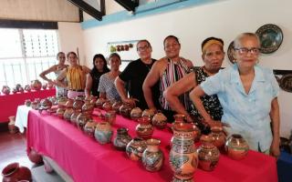 Mujeres artesanas de Guaitil le invitan a la feria de cerámica chorotega 